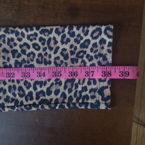 2/$40 Liquido leopard print stretchy leggings - Picture 7 of 9